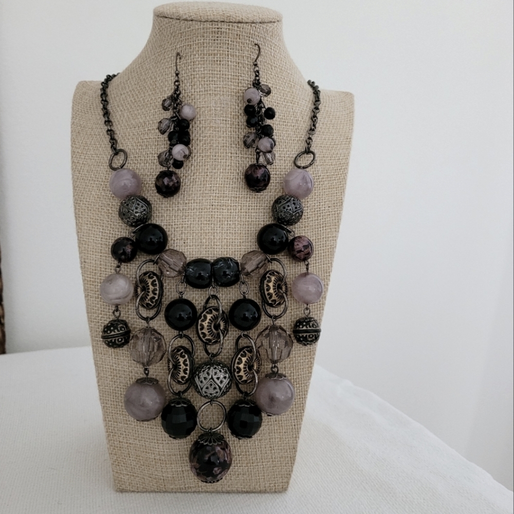 Necklace earrings marked KR Costume Jewlery